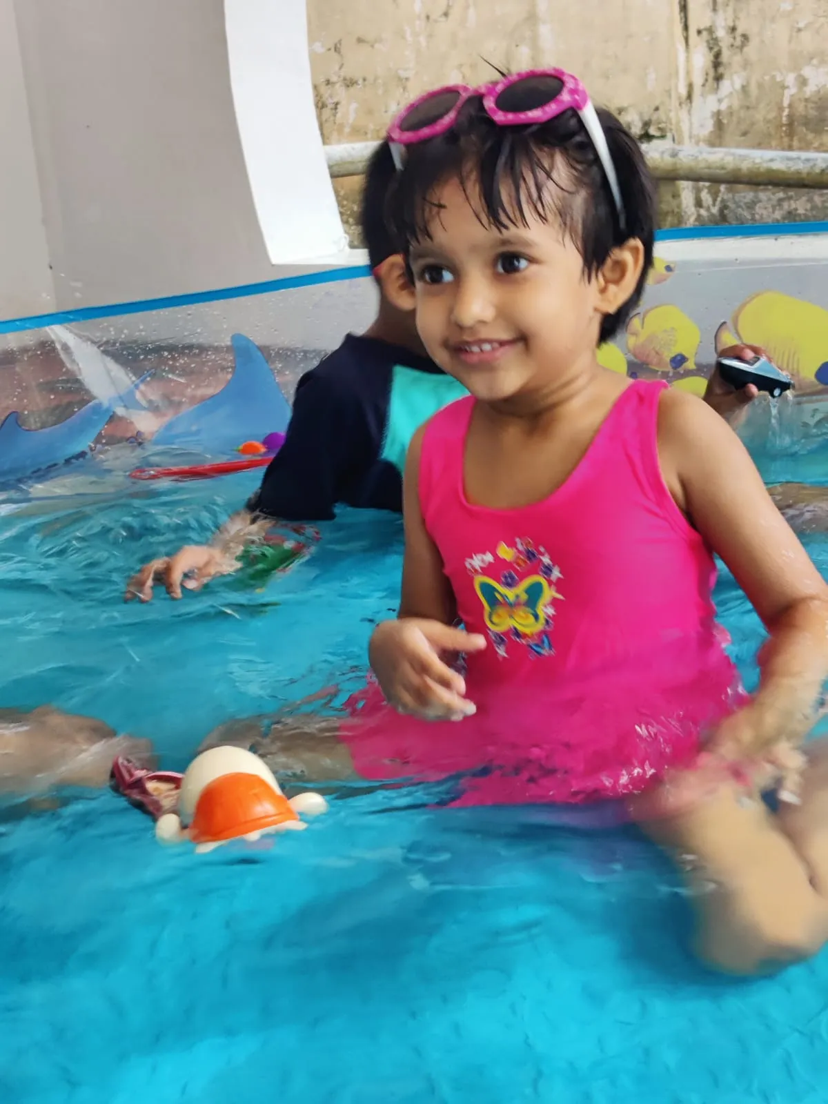 ULTRA_school child learning in the city of Kochi