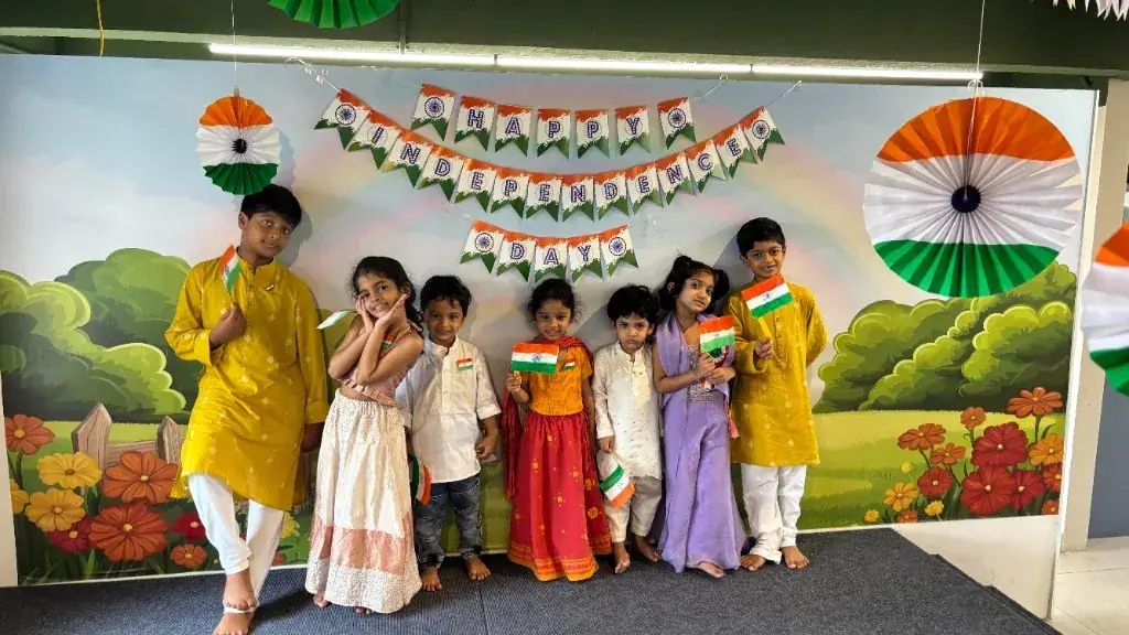ULTRA_school children dressed up and celebrating Independence Day in the studio