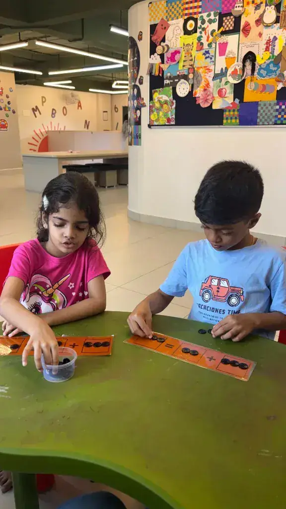 Children learning together at ULTRA_school Kochi